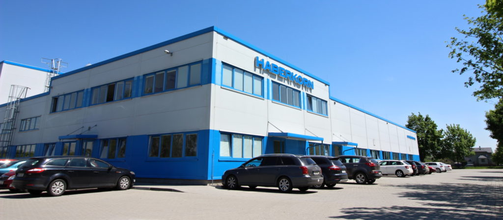 Hala produkcyjno-magazynowa z częścią administracyjną spółki Haberkorn Ulmer s.r.o. na terenie gminy Mokré Lazce na trasie Opawa - Ostrawa.