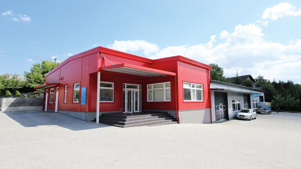 Budowa hali serwisowej z częścią administracyjną w Novém Jičíně realizowana przez naszą firmę, będącą dostawcą generalnym. Obiekt w wykonaniu ramowym z kompletną okładziną z warstwowych paneli.