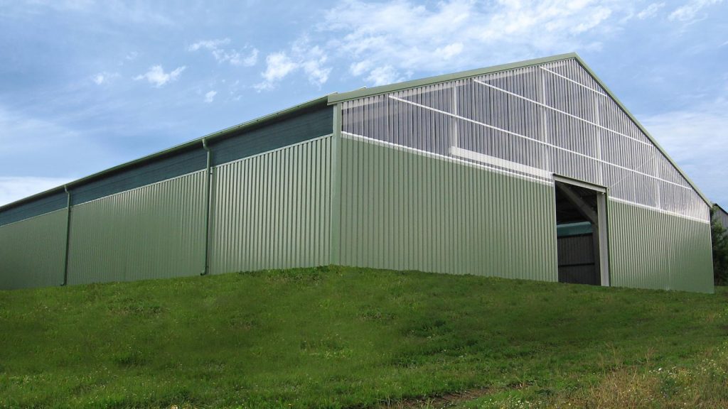 Obiekt magazynowania paszy FARMA Vlčeves pow. Tábor zrealizowany w 2012 roku w ciągu dwóch miesięcy. Powierzchnia łączna hali 1650 m2.